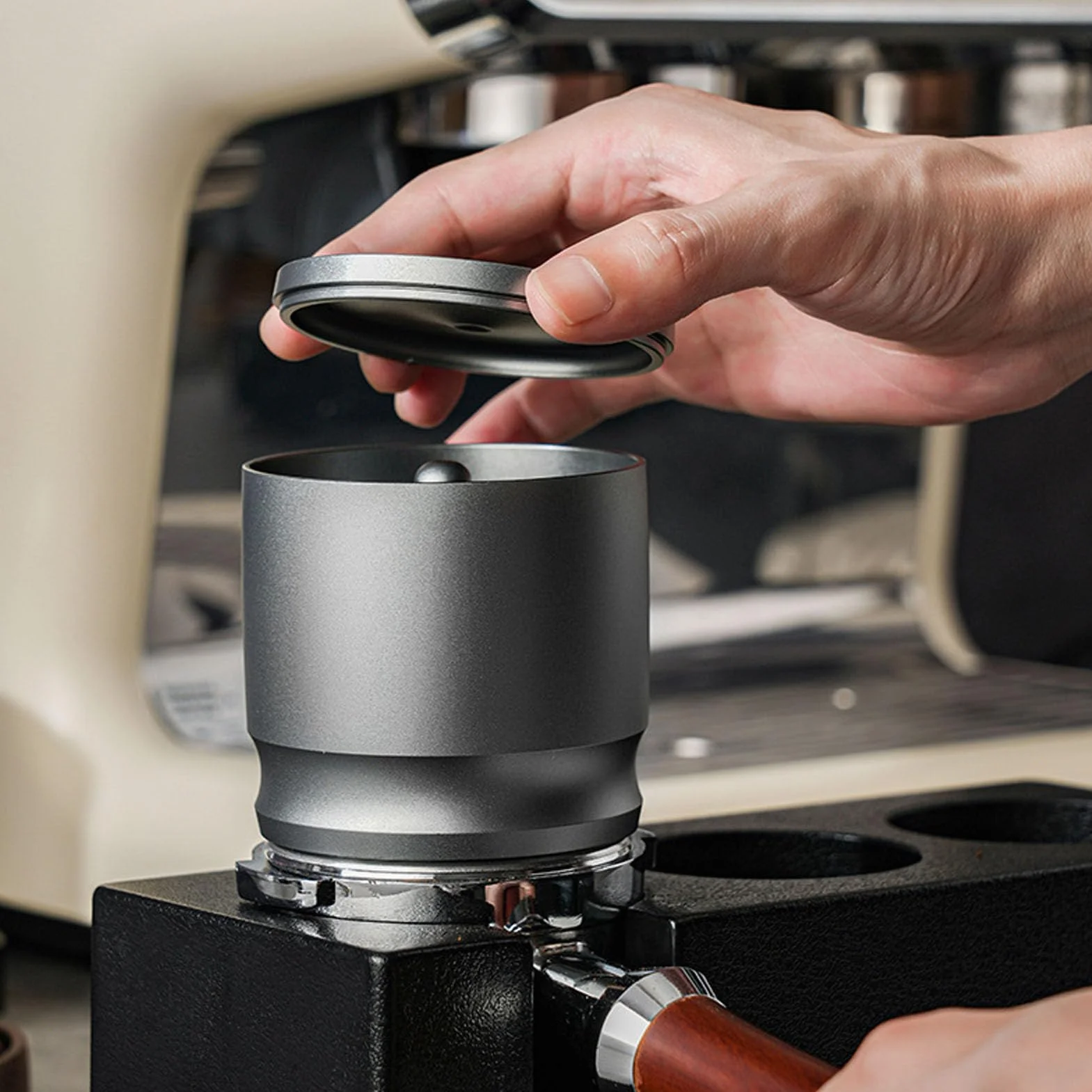 Shaker 58 Mm ze ślepym Pojemnikiem na kawę Espresso, Prasa z Pierścieniami Dozującymi kawę, Chwytak do Kawy Zapobiegający Lataniu ze Stopu Aluminium, Akcesoria do Przygotowywania