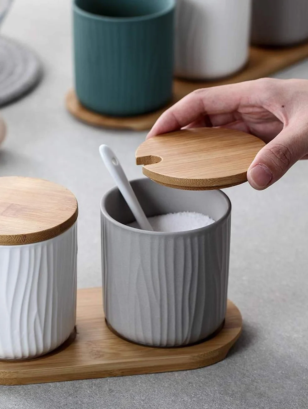Zestaw 2 ceramicznych pojemników na przyprawy, cukiernica, miska na cukier z łyżeczką i bambusową pokrywką, na herbatę, cukier, sól, przyprawy, do domu i kuchni