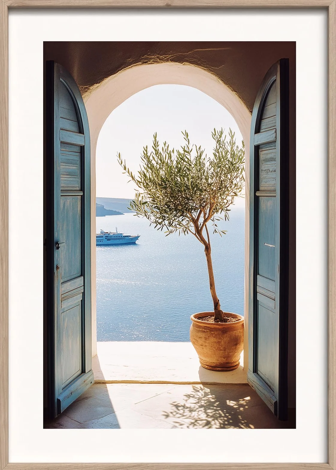 STYLER Obraz Mykonos 50 x 70 cm z drewnianą ramą – śródziemnomorski widok na morze z drzewem oliwnym – styl Santorini obraz ścienny dekoracja kolekcja Terra Verde
