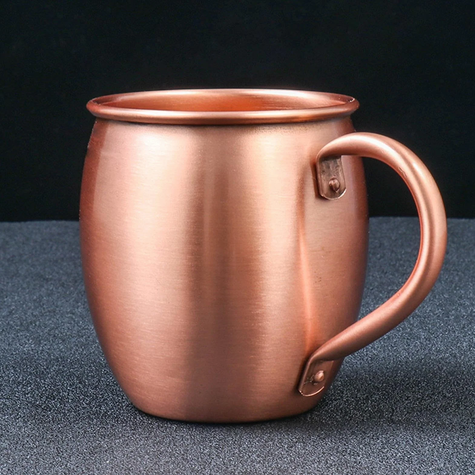 Kubki miedziane Mule - 530ml ręcznie wykonane młotkowane naczynia do picia do kuchni i baru | Klasyczny styl Moscow Mule z gładkim uchwytem, idealne do wody, herbaty, piwa, koktajli i świątecznego