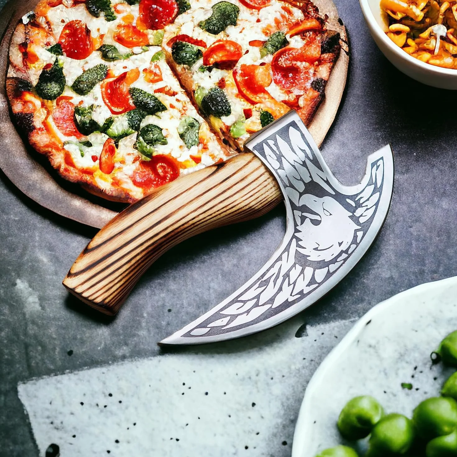 Ostrze do pizzy Wikingów ze stali węglowej z uchwytem z drewna różanego, głowa orła