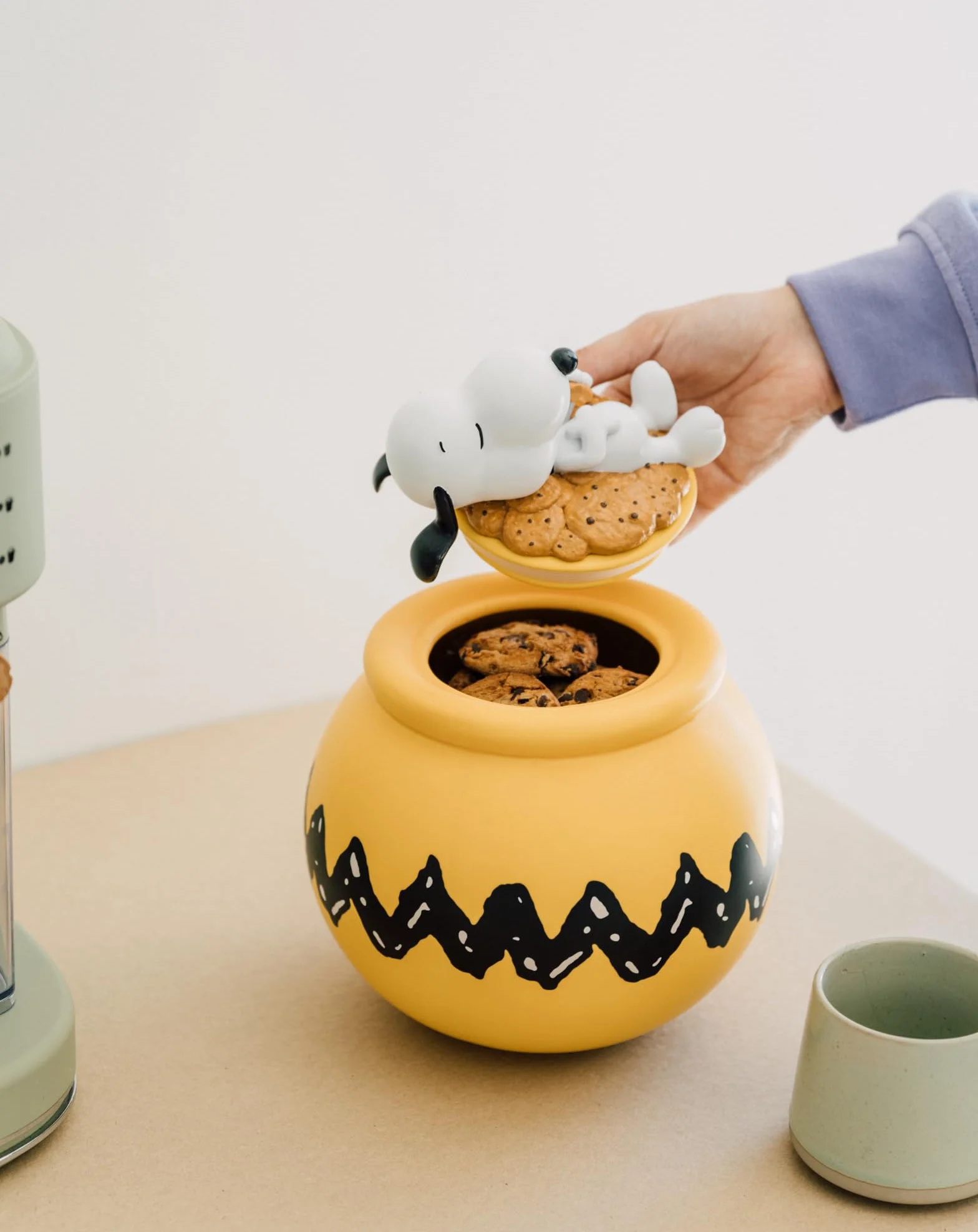 Grupo Erik Snoopy Cookie Jar 20.5 x 20.5 x 24.6 cm Airtight Biscuit Tin Kitchen Decor