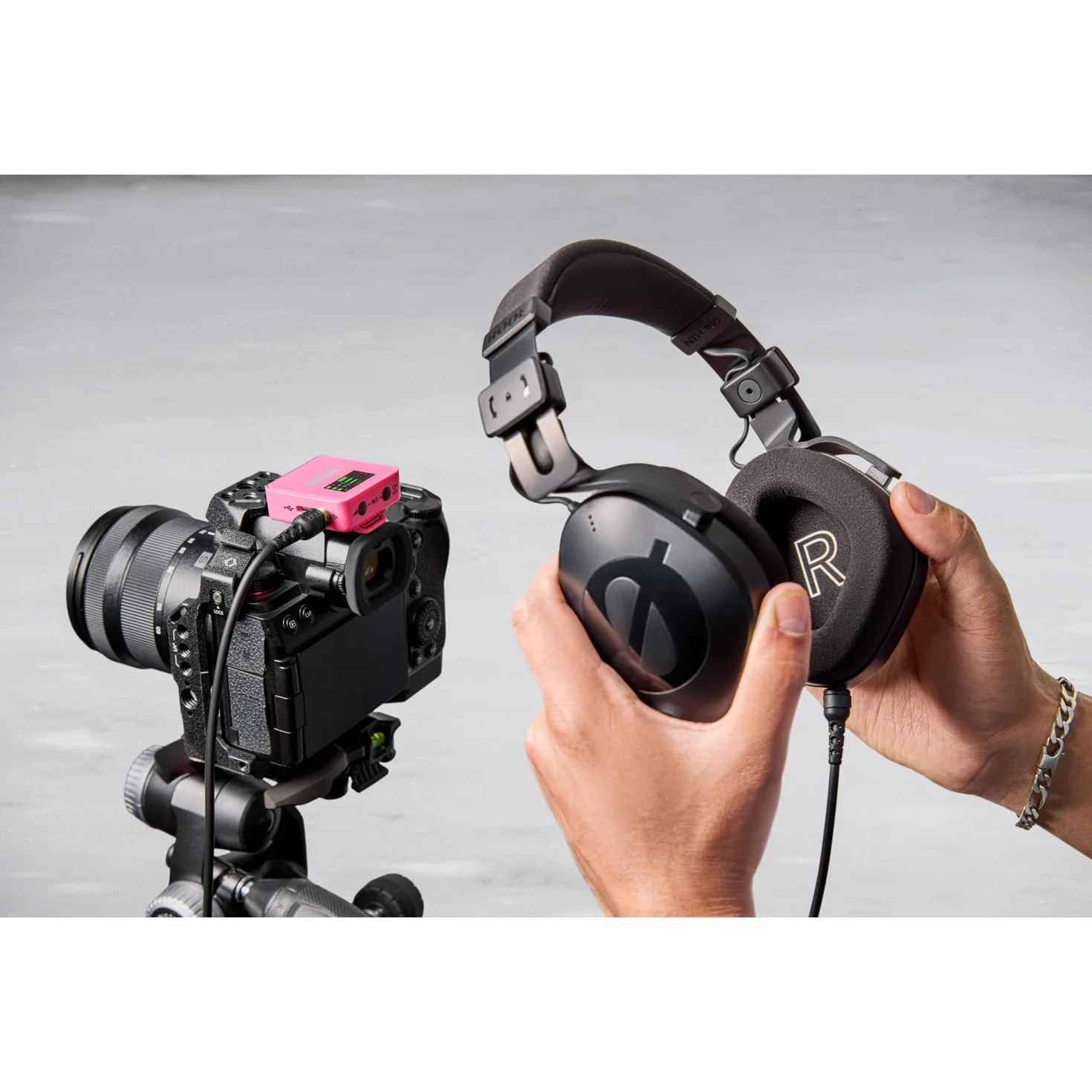 Rode Wireless GO Gen 3 bezprzewodowy 2-kanałowy system radiowy mikrofonowy różowy, z interview GO, adapter ręczny, różowy i keepdrum, futrzana ochrona przed wiatrem