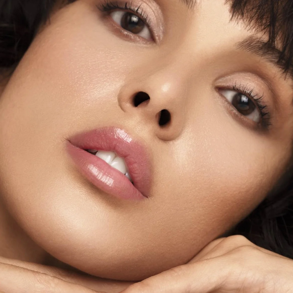 LEPO BB Cream 6 w 1 Kolorowa twarz - średni ciemny odcień z olejem arganowym i masłem shea: nawilżenie i doskonałość dla promiennej skóry