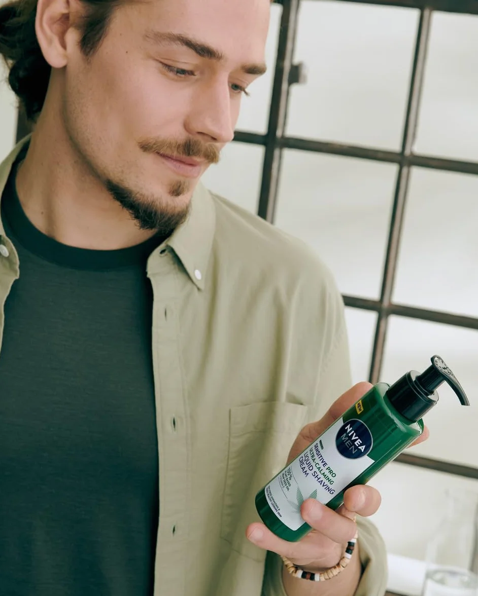 NIVEA MEN Sensitive Pro Łagodzący płynny krem do golenia dla mężczyzn z olejem z nasion konopi i witaminą E, 200 ml