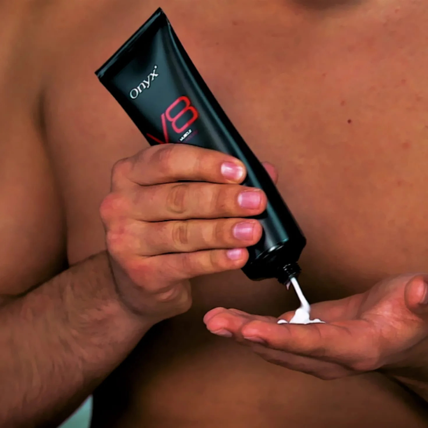 Onyx V8 - Zaawansowany Bronzer Rozgrzewający z Efektem Tingle Intensywnie Brązujący Idealny do Trudno Opalających się Części Ciała dla Mężczyzn