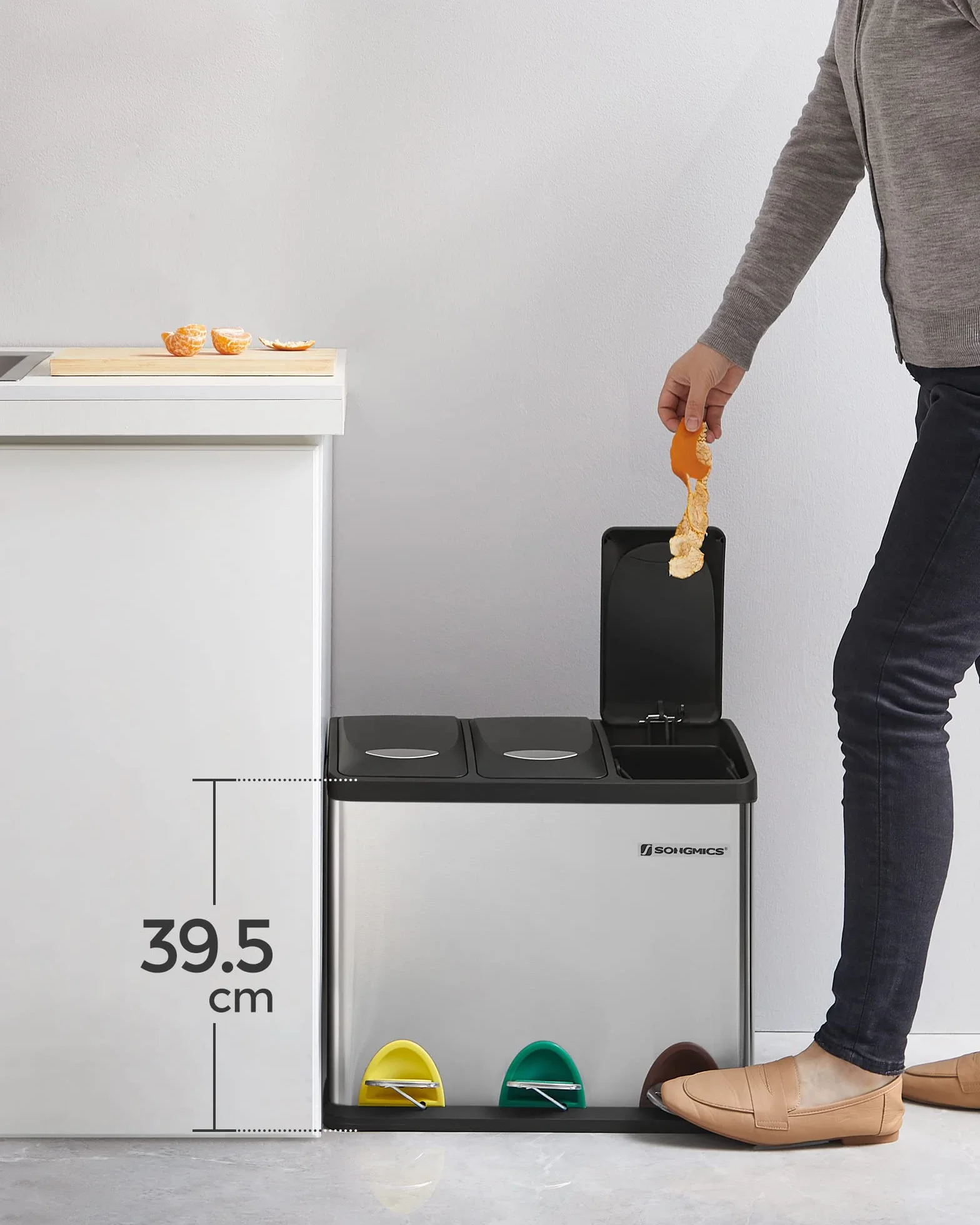 SONGMICS kosz na śmieci kuchenne, 3 x 8 l, kosz na śmieci, potrójny stalowy kosz na śmieci, dla małych rodzin, pedały i wiaderka, łatwy do czyszczenia, srebrny i czarny LTB24L