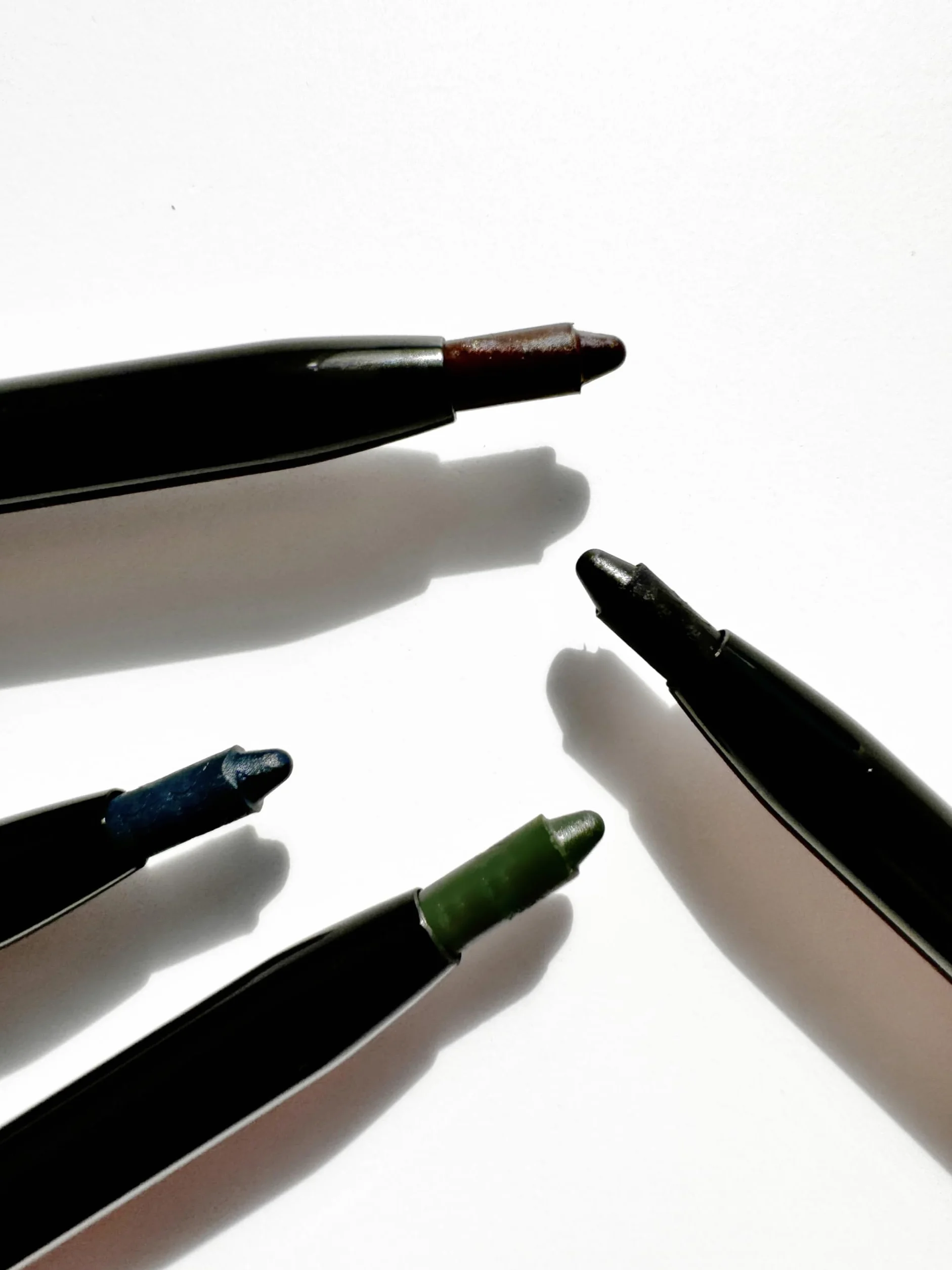 Hipoalergiczny wodoodporny eyeliner Sandstone Scandinavia kredka do oczu dla wrażliwych oczu