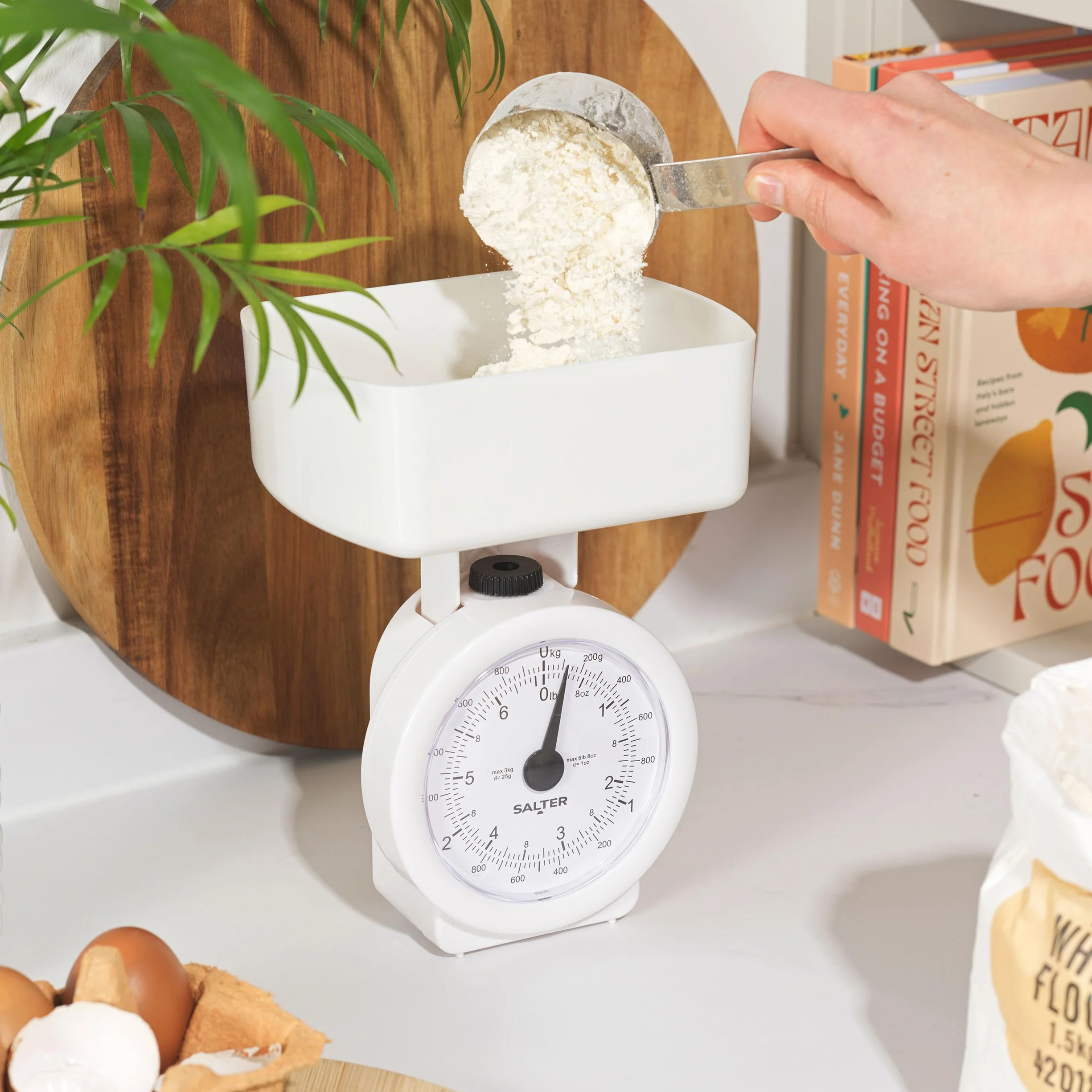 Salter Mechaniczna waga kuchenna 3 kg analogowa biała